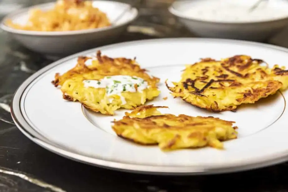 Kartoffelpuffer auf Teller