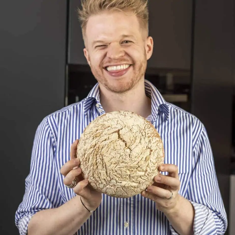 Julian mit Brot